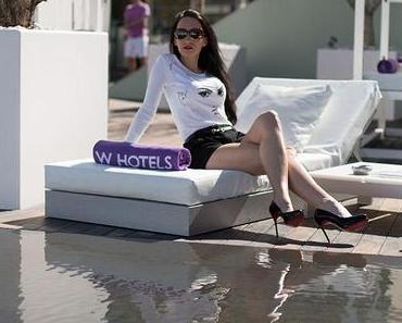 Fashionlook – Sommer-Styling mit Hotpants, T-Shirt und Pumps