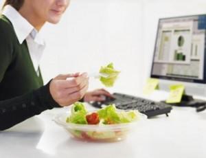 Gesunde Ernährung im Büro – so kommen Sie gut durch den Tag!