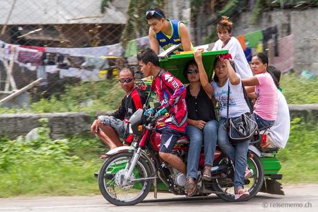 Motorrad mit Seitenwagen Philippino-Style