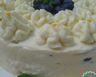 Crêpes-Torte mit Blaubeeren und Zitronencreme