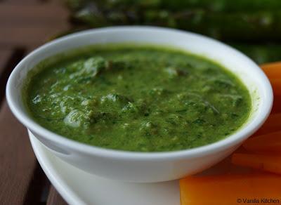 Grüner Spargel mit Salsa verde