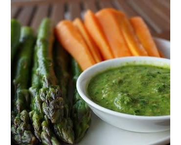 Grüner Spargel mit Salsa verde