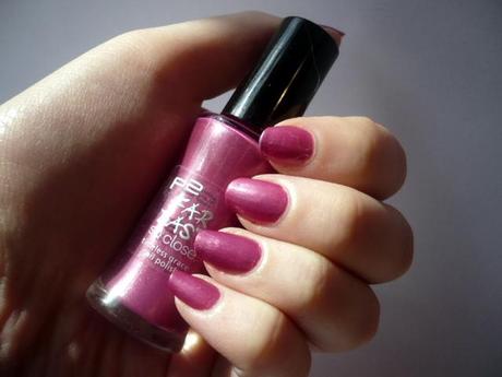 P2 Timeless grace nail polish 020 Pinkish purple