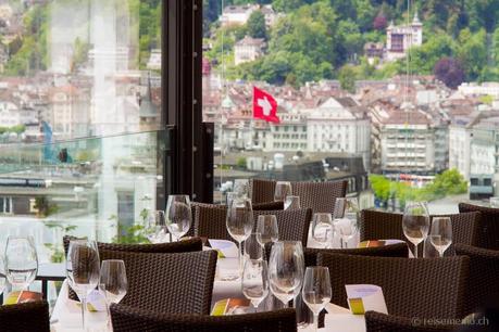 Restaurantterrasse mit Aussicht auf Luzern