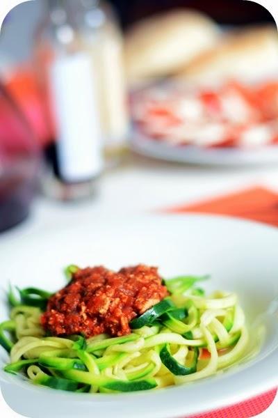 Zucchinispaghetti mit Tofubolognese & eine Bitte