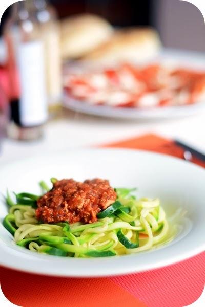 Zucchinispaghetti mit Tofubolognese & eine Bitte