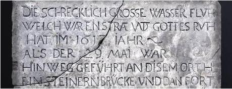 Von den verheerenden Wassermassen des Jahres 1613 im Raum Weimar kündete auch eine Gedenktafel, deren Kopie im Weimarer Stadtmuseum zu sehen ist.