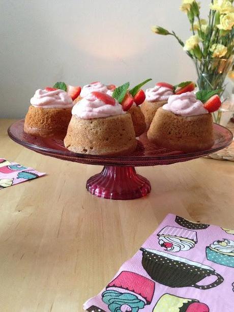 lauscho's kitchen style: strawberry mint cupcakes