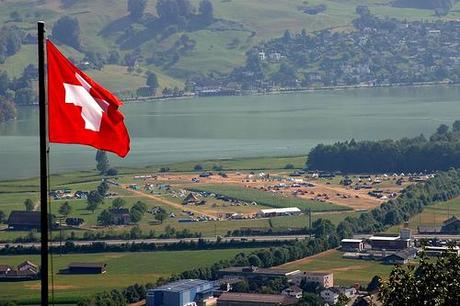 Schweizer-Flagge mit Lagerplatz