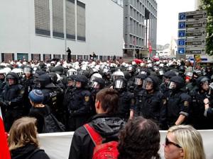 Blockupy 2013: „Brecht die Macht der Banken und Konzern!“