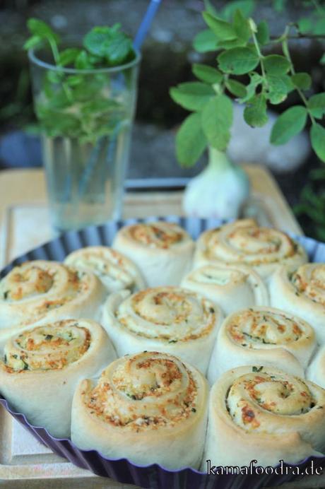 Knoblauch-Parmesan Hefeschnecken