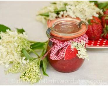 Schätzlein im Glas: Holunderblüten-Erdbeer-Gelee (göttlich!)