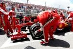 Sun Can Ferrari Mechanic checkin tyres 344 150x100 Formel 1: Analyse Großer Preis von Kanada 2013