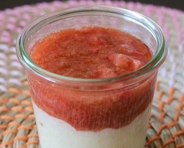 Vanillepudding mit Rhabarer-Erdbeer-Kompott
