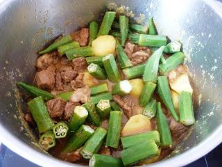 Ametha Net Aloo: Rind – Kartoffelcurry mit Okra aus Birma / Burmese Beef - Potato - Curry with Okra
