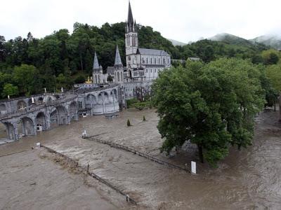 Sodom und Gomorra? - Herr Gott überflutet sein eigenes Servicebüro in Lourdes!