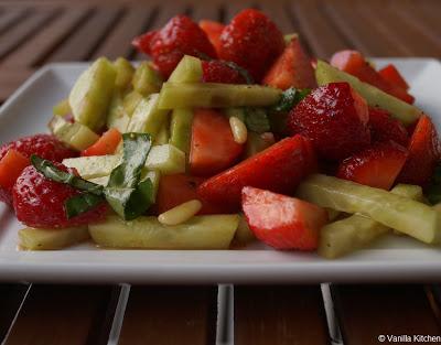 Über drei Ecken: Erdbeer-Gurken-Salat