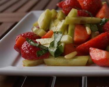 Über drei Ecken: Erdbeer-Gurken-Salat