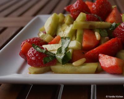 Über drei Ecken: Erdbeer-Gurken-Salat
