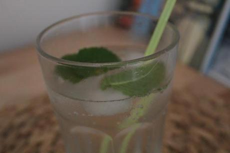 summer drink: elderflower spritzer