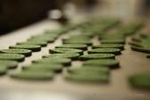Candy Table: Making Of der lila und grünen Hochzeitstorte