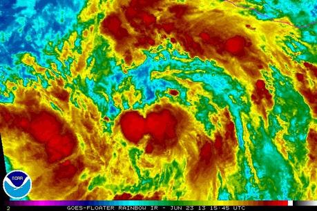 Tropischer Sturm COSME bei Mexiko bedroht kein Festland, Cosme, aktuell, Satellitenbild Satellitenbilder, Pazifische Hurrikansaison 2013, Pazifische Hurrikansaison, Juni, 2013, Vorhersage Forecast Prognose, Mexiko, 