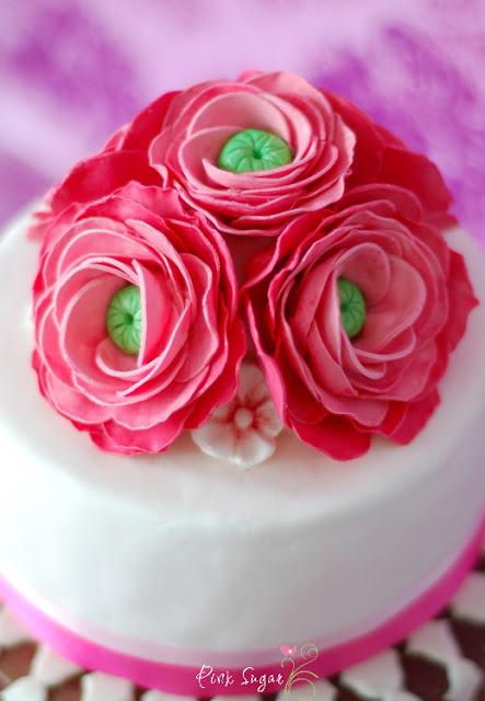 Ranunkel Torte und Rosenwasser Cupcakes