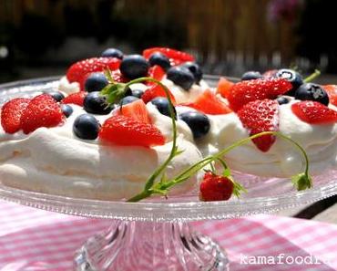 Kleine Beeren-Pavlovas
