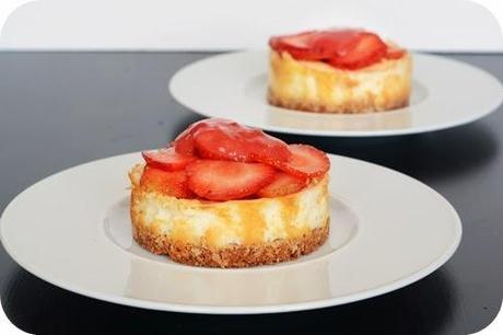 Kleine Cheesecakes mit Erdbeeren
