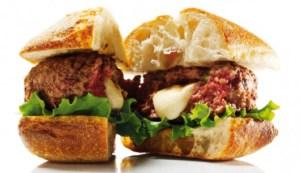 Bifteki-Burger-mit-Mozzarella-530x306