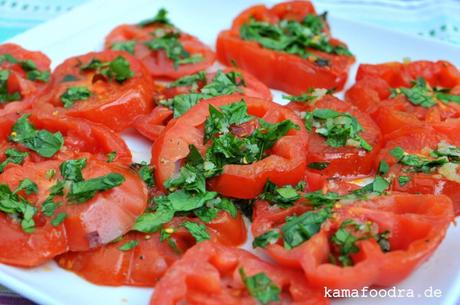 Grill and chill: Gurken-Ingwer-Salat und gebratene Tomaten