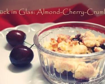 Glück im Glas: Almond-Cherry-Crumble
