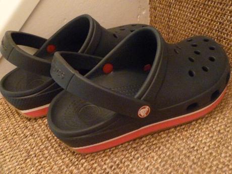 Crocs für die ganze Familie: mit bunten Schuhen durch den Sommer