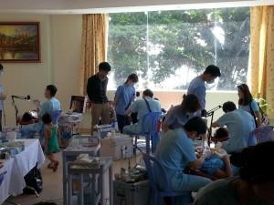 Koreanische Zahnaerzte behandeln kostenlos in Kambodscha 300x225 Kostenlose Zahnbehandlung im New Beach Hotel