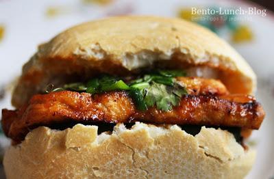 Rezept: Xa-Xiu Barbecue Tofu Sandwich / Banh Mi mit Koreander & Minze