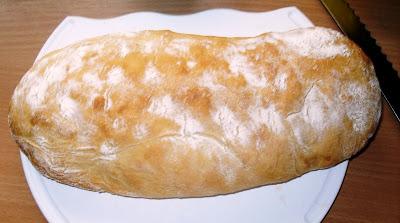 Empanadas (spanische Teigtäschchen) & Brot