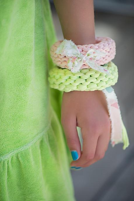 Easy knit bracelet tutorial, Anleitung für ein gestricktes Armband