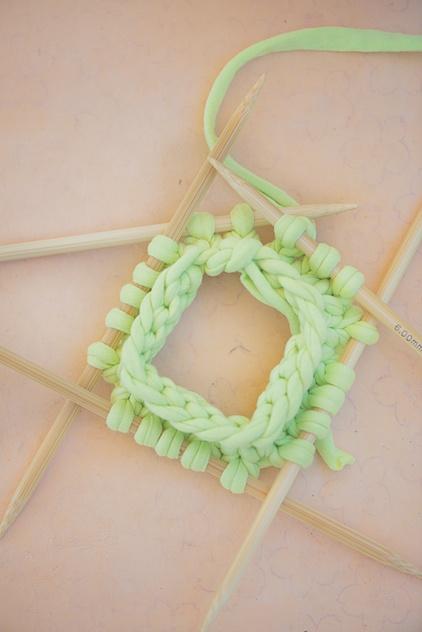 Easy knit bracelet tutorial, Anleitung für ein gestricktes Armband