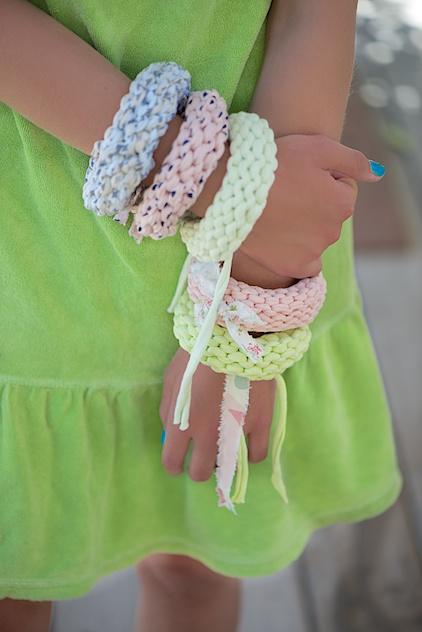 Easy knit bracelet tutorial, Anleitung für ein Strickarmband