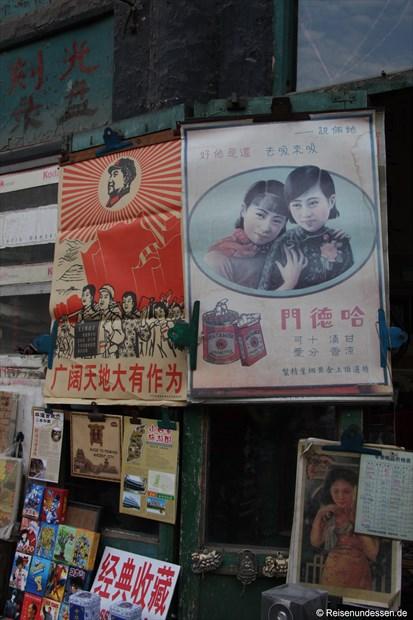 Pingyao - Plakate wie zu Zeiten von Mao