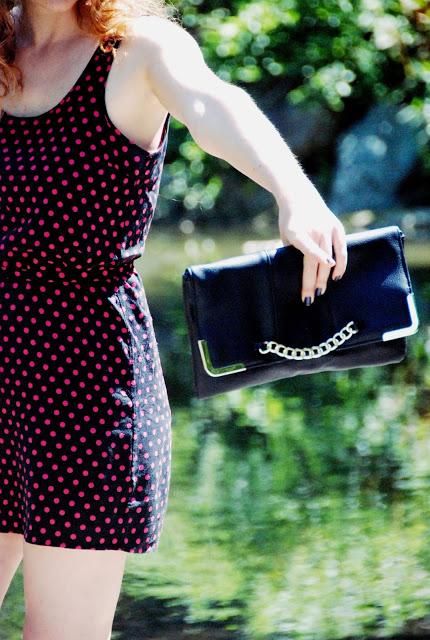 ♬OOTD♬ Sassy Clutch at the riverside