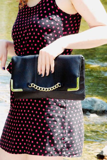 ♬OOTD♬ Sassy Clutch at the riverside