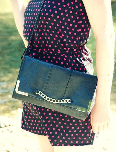 ♬OOTD♬ Sassy Clutch at the riverside