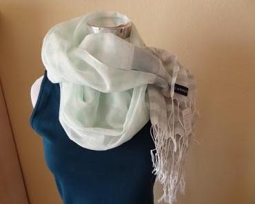 Ein Schal von Lands`End, das passt mir sehr...