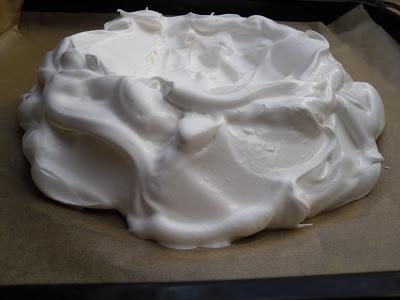 Pavlova mit Rhabarber & Nektarine