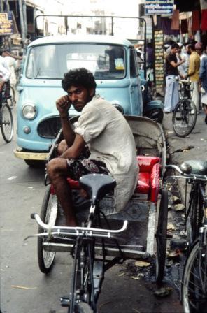 Diesen Rikshafahrer fotografierte ich 1982 in Old Delhi. 