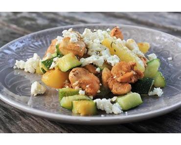 Zucchini-Hähnchen-Pfanne / Salat mit Pesto-Dressing