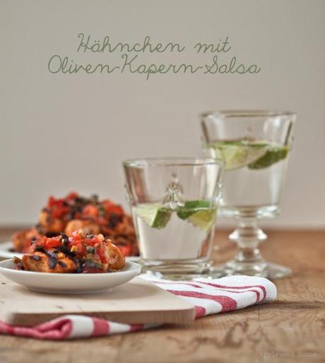 Scharfe Hähnchen-Spiesse mit Oliven-Kapern-Salsa