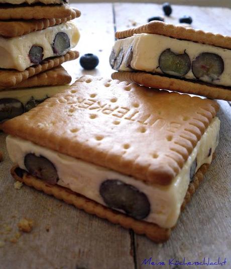 Blaubeer-Cookie- Eis Sandwiches