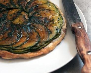 Zucchini-Tarte Tatin mit Parmesan und Ziegenkäse